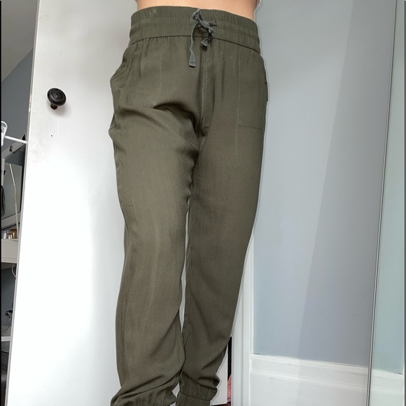 Aritzia TNA Olive Azure Joggers - Picture 1 of 5